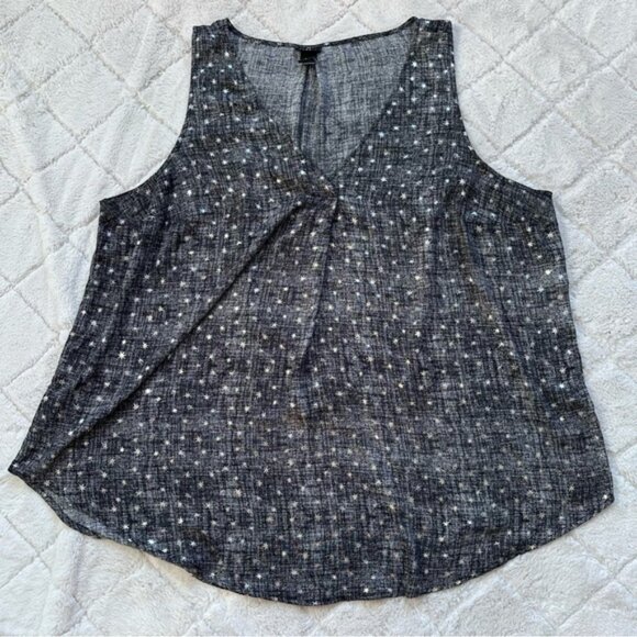 Torrid | Metallic Gray Star Pattern Flowy Tank Top Sleeveless Blouse | Size 3 - Picture 2 of 9